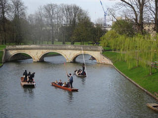 G&oacute;ndolas sobre el canal 
