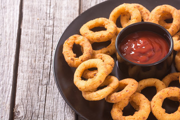 Crunchy fried onion rings and ketchup