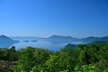 朝靄のかかる洞爺湖の情景＠北海道