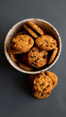  delicious cookies with chocolate chips, to enjoy with everyone.