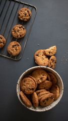  delicious cookies with chocolate chips, to enjoy with everyone.