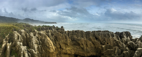 Fototapeta na wymiar Pancake rock formations on the west coast at Punakaiki