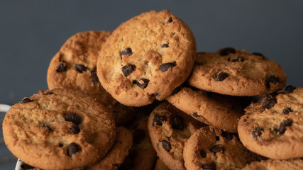  delicious cookies with chocolate chips, to enjoy with everyone.