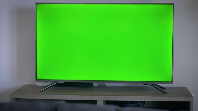 Slider Smooth Movement to Screen Tv With Green Screen