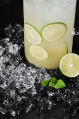 Refreshing drink with lime, mint and ice