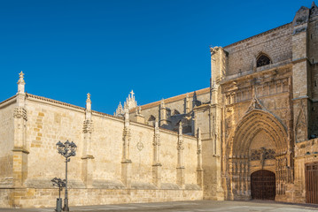 Fototapeta na wymiar View at the Cathedral of Saint Antonius in Palencia - Spain