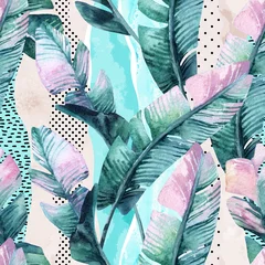 Foto op Plexiglas Waterverf naadloos patroon van tropische bananenbladeren op verticale gestreepte achtergrond © Tanya Syrytsyna