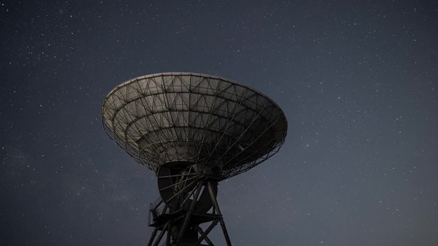 Milky Way Rising over a Radio Telescope (time lapse)