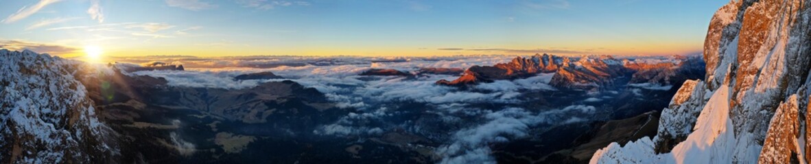 Naklejka premium Beautiful autumn landscape in the Dolomites mountains, Italy.