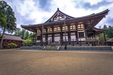 Obraz premium Koyasan - June 04, 2019: Dai Garan Buddhist temple in Koyasan, Japan