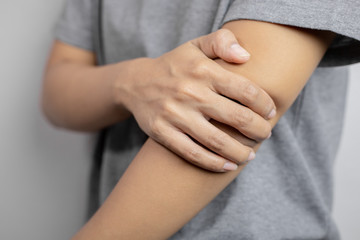 Women with pain in elbow.