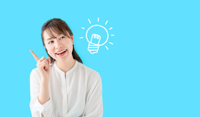 ひらめく女性