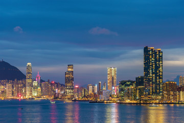 Fototapeta premium Panorama of Skyline of Victoria Harbor of Hong Kong city at dusk