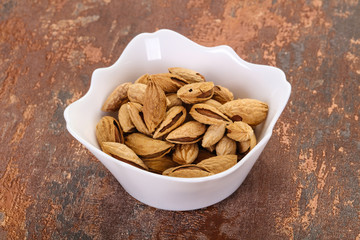 Unpeeled Almonds nuts