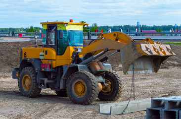 Fototapeta na wymiar yellow bulldozer at construction site