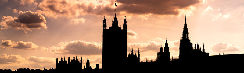 Fototapeta na wymiar Silhouette of hoses of parliament in London at sunrise with dramatic sky panoramic