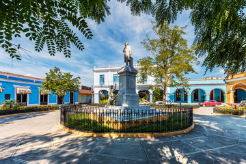 Kuba, Sancti Spiritus;  Statue von  " Dr. Antonio Rudesindo Garcia Rijo "  im Park Honorato.