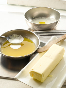 Mantequilla, fundir mantequilla, utensilios de cocina. Butter, melt butter, kitchen utensils.