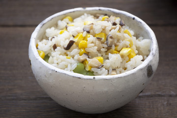 そら豆とコーン粒の混ぜご飯