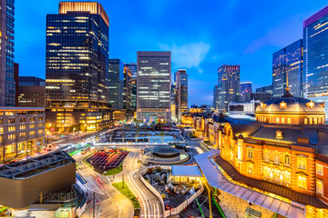 Fototapeta premium Cityscape of the modern Tokyo city at the old Tokyo station Japan