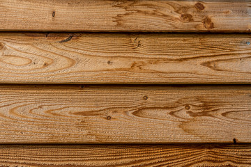 Neue Bretterwand mit starker Maserung