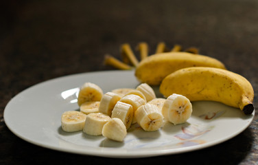 Bananas on the plate.