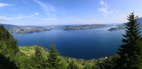 Fototapeta na wymiar Vierwaldstättersee in der Schweiz / Lake Lucerne