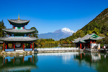 Fototapeta na wymiar Black Dragon Pond, popular place of natural scenery near the Old Town of Lijiang on the background Jade Dragon Snow Mountain. Lijiang, China