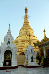 Naklejka premium Shwedegon Pagode