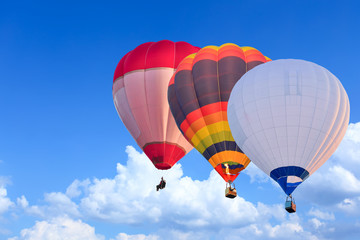 Naklejka premium Colorful Hot Air Balloons in Flight over blue sky