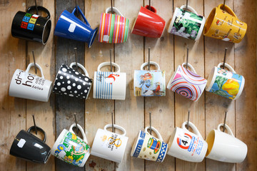 Hanging second-hand mugs for sale