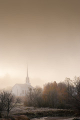 Obraz premium Stowe Community Church on a foggy morning, Stowe, Vermont, USA