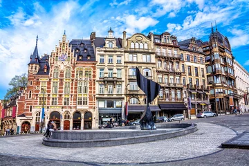 Foto op Aluminium Traditionele gebouwen en huizen in de straten van Brussel, België © MarinadeArt