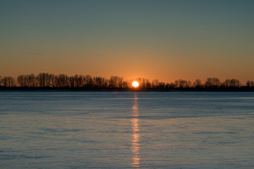 Elbe ,Sonnenuntergang