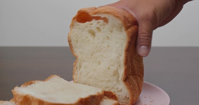 Cut a white bread at home