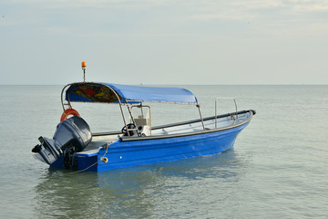 Obraz premium fisherman boat with sunset background