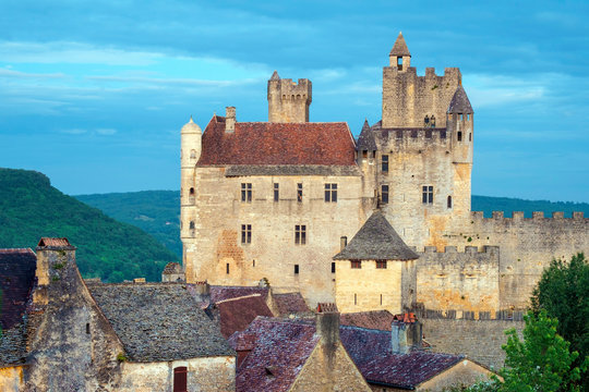 Beynac-et-Cazenac castle and medieval houses, Dordogne Department, Aquitaine, France