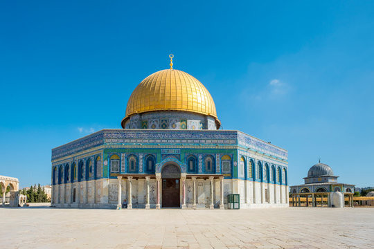 Israel, Jerusalem District, Jerusalem. Dome of the Rock on Temple Mount.