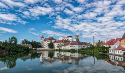 Fototapeta na wymiar Castle Jindrichuv Hradec reflecting in Maly Vajgar pond