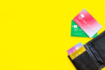 Obraz premium business with credit cards and wallet on office desk yellow background top view mockup