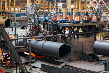 Steel pipe internal seam welding by longitudinal tack welding machine