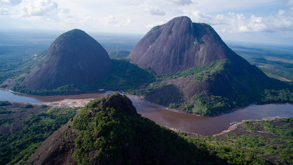 Cerros Mavicure en el Rio Inirida en Guainia-Colombia cerca a Puerto Inirida(Orinoquia Colombiana)