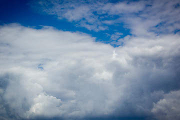 Obraz premium White clouds in the blue sky
