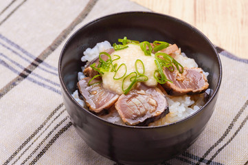 鰹のたたき丼