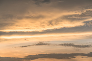 Obraz premium Beautiful clouds in the evening sky