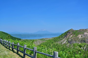 Fototapeta na wymiar 有珠山遊歩道から見た羊蹄山の雄姿＠北海道