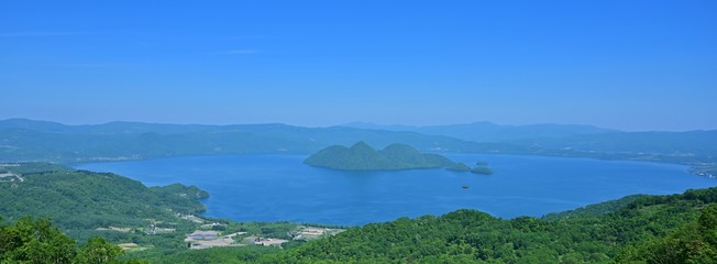 Fototapeta na wymiar 眼下に見える洞爺湖の絶景＠北海道