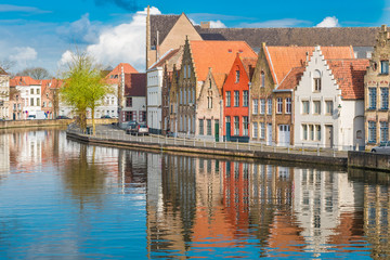 Fototapeta premium Medieval buildings along a canal in Bruges, Belgium