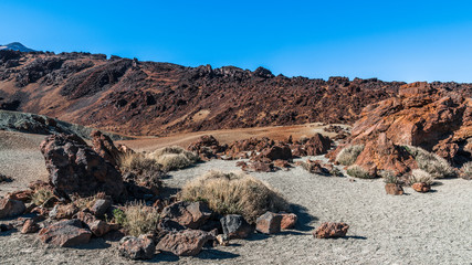 Fototapeta na wymiar Mountain range in the sandy desert