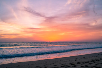 Fototapeta na wymiar The sea and the light is very beautiful. Sunset Phuket Beach Thailand